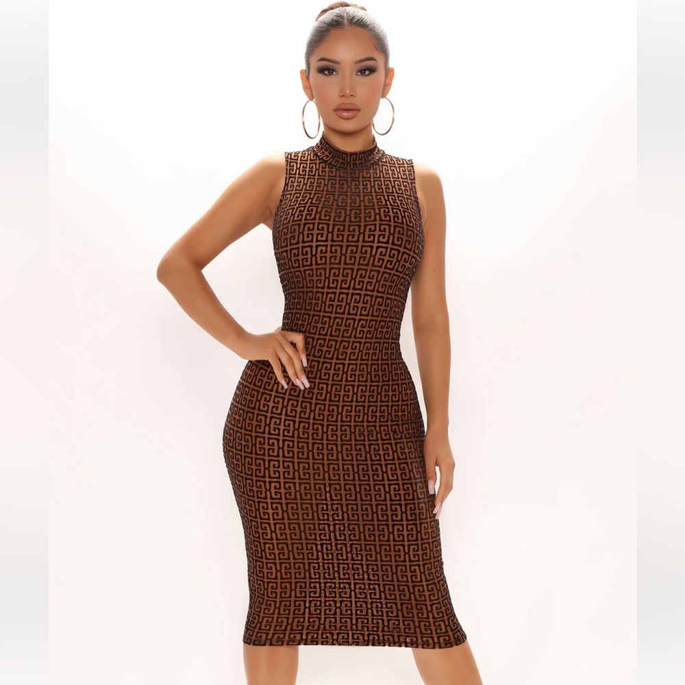 FashioNova Shape shifting sleeveless midi dress